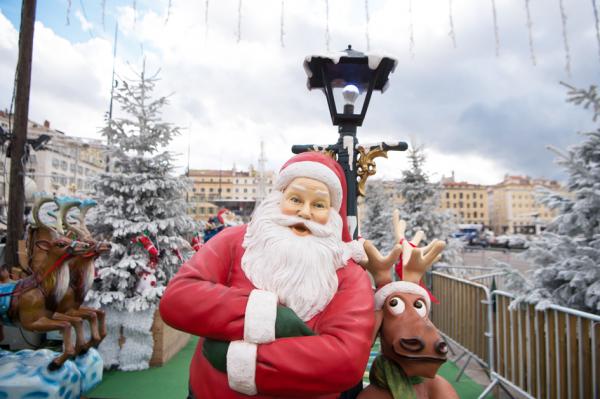 圣诞前夕，约有250万人可享受政府分发的“圣诞补助”。（AFP/Getty Images）