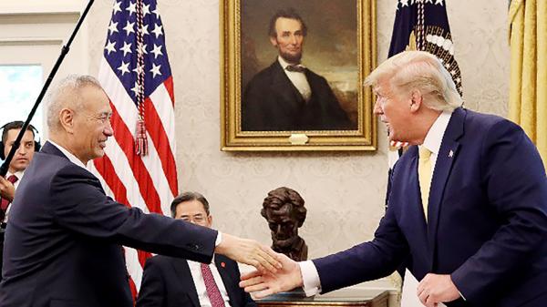 10月11日，川普在白宫接见刘鹤，宣布达成第一阶段贸易协议。（Getty Images） 