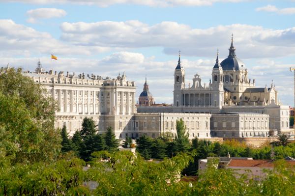马德里王宫与阿穆德纳圣母主教座堂 (jsogo/维基百科)