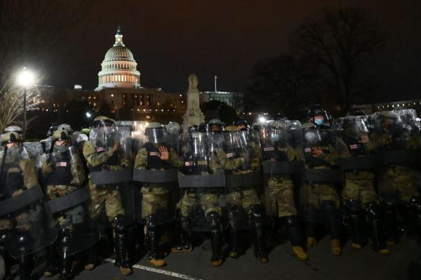 美国国民警卫队于2021年1月6日在华盛顿特区国会大厦外。（图片来源：Getty Images）