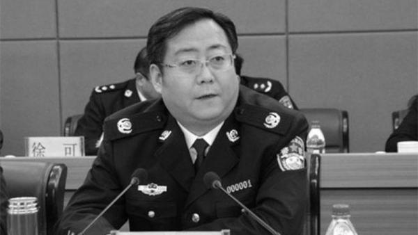 2017年10月，重庆市公安局原局长何挺被开除党籍，行政撤职。