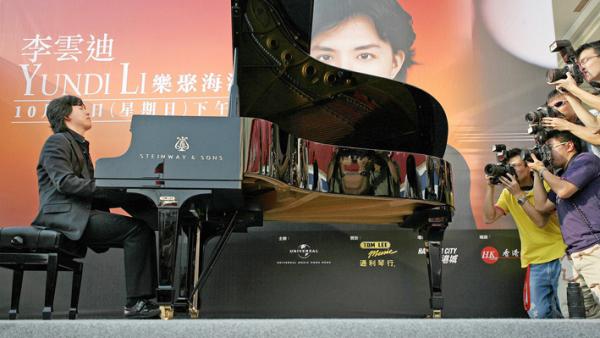 图为李云迪2006年10月在香港举办演出。(SAMANTHA SIN/AFP via Getty Images）