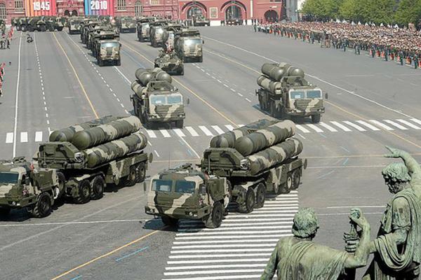 S-400导弹，摄于2010年莫斯科阅兵。（Kremlin.ru/Wikipedia/CC BY 4.0）