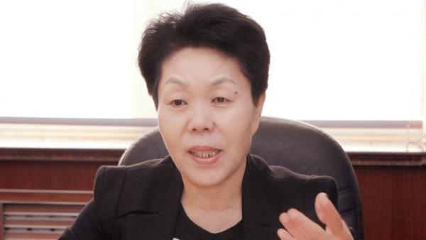 充当“保护伞”，退休三年的女反贪局长李少华被开除党籍。