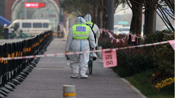 大陆疫情严峻，西安封城26人遭惩处 ，北京要求就地过节(图片来源:STR/AFP via Getty Images)