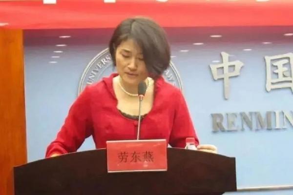 中国清华大学教授劳东燕日前撰文指出，中国很多被套上枷锁的人，不仅不愤怒于自由的丧失，还颇为怡然自得，就像温水中被煮的青蛙。（图片取自网络）