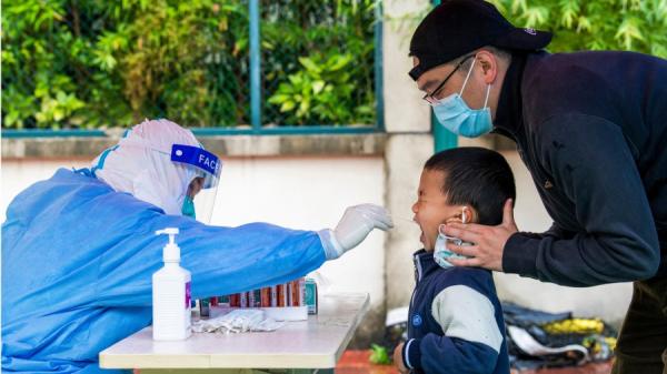 常态化核酸检测自费，中国人缴纳核酸税。（图片来源：Getty Images）