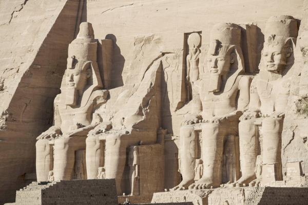 位于古埃及建筑遗址阿布辛贝勒神庙的拉美西斯二世建筑群。（KHALED DESOUKI/AFP via Getty Images）