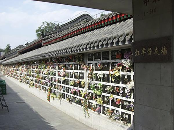 北京八宝山公墓骨灰墙