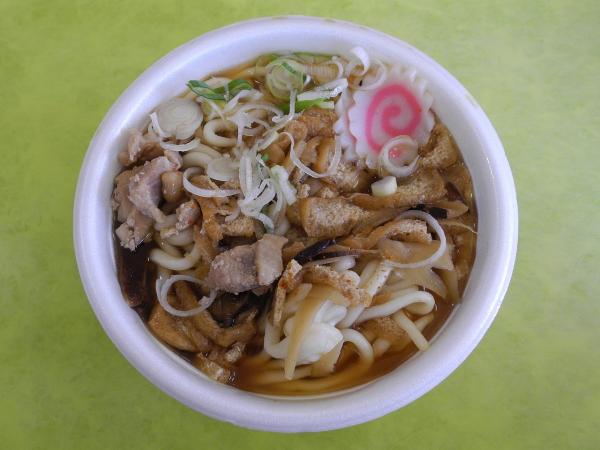 煮鱼肉乌龙汤面时，鱼肉先用日本调味酱油煮熟，风味更佳。（图片来源：pixabay）