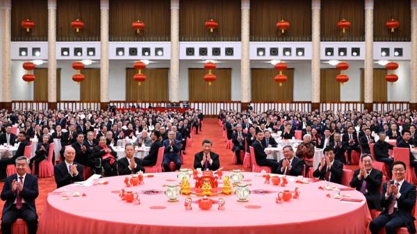 龙年新春之际，中共中央和国务院在2月8日召开春节团拜会，习近平及政治局常委出席。（图片来源：视频截图）