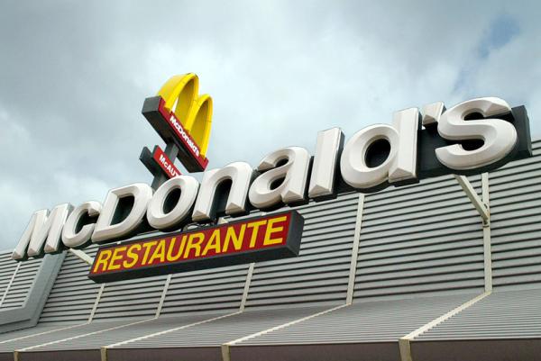 位于西班牙的麦当劳连锁店（SAMUEL ARANDA/AFP via Getty Images）
