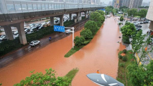 6月24日，湖南长沙因暴雨被洪水淹没的街道。 （图片来源：Getty Images）