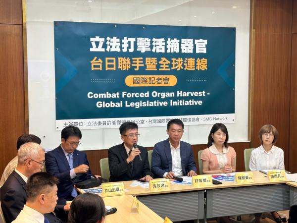 台湾医师全联会、律师全联会的代表也出席相挺，期待新国会，尽快完成反活摘立法。（图片来源：免费图片）