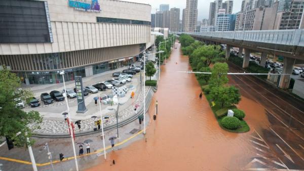 长沙 暴雨 洪水 水灾 街道   （图片来源: Getty Images）