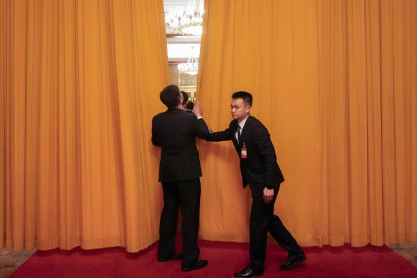 2024年4月26日，北京人民大会堂   （图片来源： MARK SCHIEFELBEIN/POOL/AFP via Getty Images）