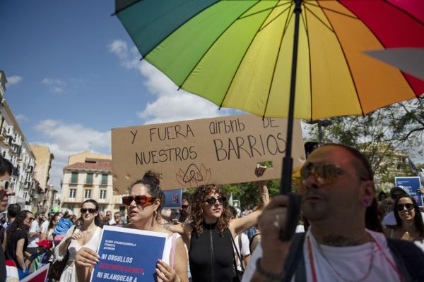 6月29日，西班牙人游行抗议游客涌入和房租上涨。（JORGE GUERRERO/AFP via Getty Images）