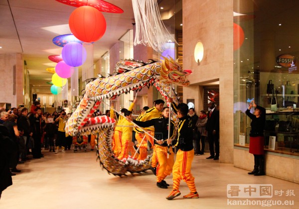 卢浮宫卡鲁塞勒精品商廊（le Carrousel du Louvre）庆中国新年