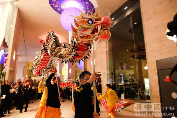 卢浮宫卡鲁塞勒精品商廊（le Carrousel du Louvre）庆中国新年