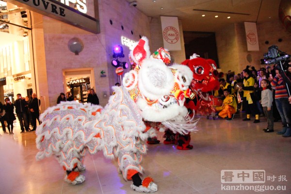 卢浮宫卡鲁塞勒精品商廊（le Carrousel du Louvre）庆中国新年