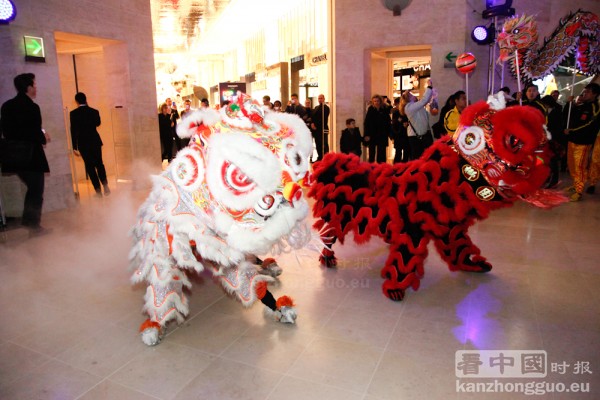 卢浮宫卡鲁塞勒精品商廊（le Carrousel du Louvre）庆中国新年