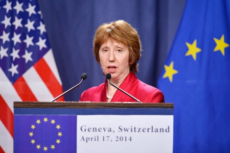 4月17日，欧盟外交政策负责人阿什顿（Catherine Ashton）在瑞士日内瓦的国际大酒店召开的记者招待会上就四方会谈内容讲话。欧盟、美国、乌克兰和俄国当