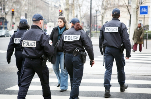 巴黎街头的巡警（AFP/GEtty Images）