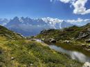 在高山湖衬托下的阿尔卑斯山最高峰——勃朗峰（摄影：李牧/看中国）