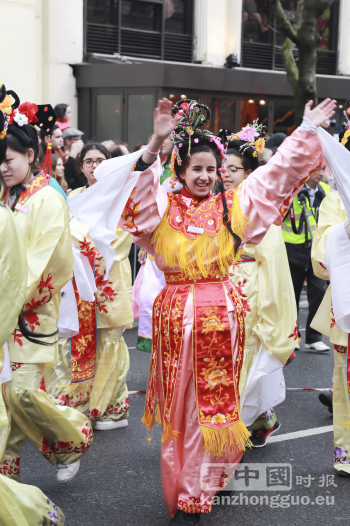 巴黎13区新年大游行(图组1)