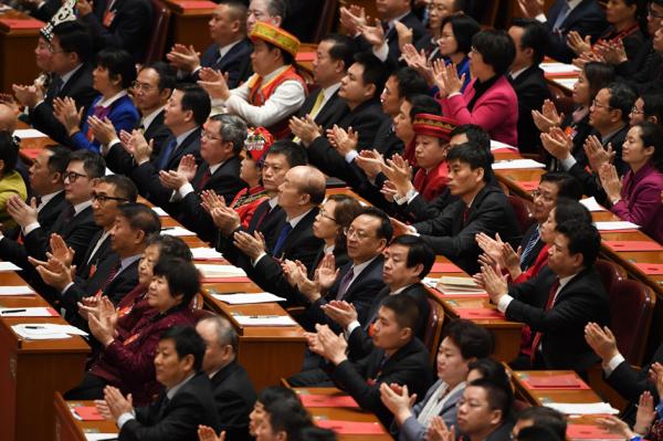 参加两会的官员(AFP/Getty Images)