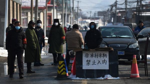 武汉肺炎爆发后各地封城禁止外人进入（图片来源：GREG BAKER/AFP via Getty Images）