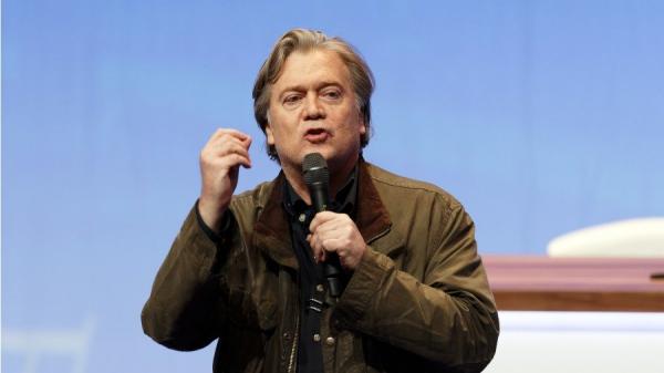 前白宫首席战略顾问班农（Stephen Bannon）表示，川普政府有一项可行的方案，可在今年美国大选前，推倒中共的防火墙。（图片来源：Sylvain Lefevre/Getty Images）