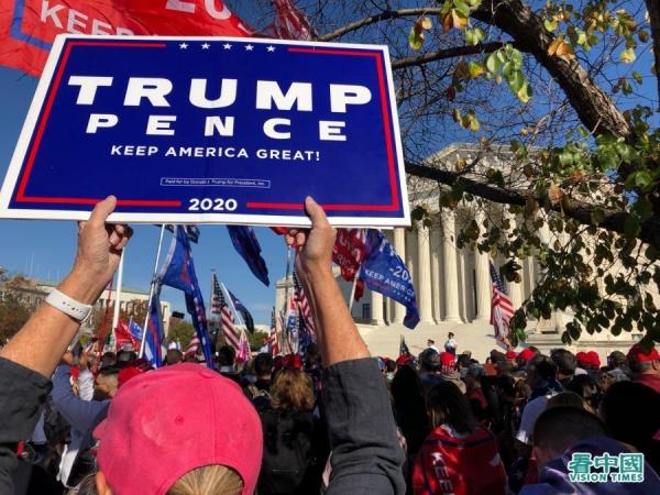 图为2020年11月14日,美国首都华盛顿DC举行的“支持川普游行”(March For Trump)。(图片来源:看中国记者摄影)