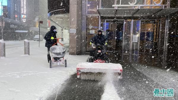 暴风雪袭击美国多个城市，纽约宣布进入紧急状态。图为2月1日的纽约街头。（以下图片均來源：天琴/看中国)