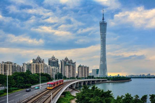 多地出台调控措施,围剿炒房人。但网友称,官才是房地产的真正受益者。图为广州。(图片来源:Pixabay)