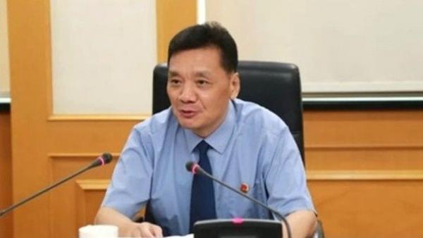 5月20日,上海市浦东新区检察院检察长、党组书记杨玉俊主动投案。