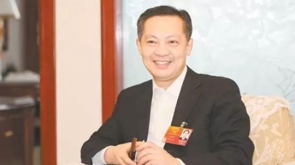 中共广州市市委书记张硕辅已经调任省人大党组的成员,贬意明显。