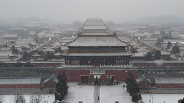 2022 年1月20日，北京紫禁城在景山公园的雪天全景。（图片来源：JADE GAO/AFP via Getty Images）