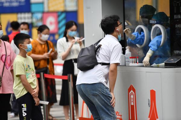 中共二十大迫近，大陆多城市突遭封城，成都成都核酸系统崩溃，民怨四起“你们封了吗？我疯了”(图片来源：Getty Images)