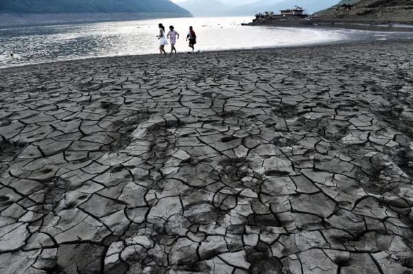 11月长江中下游地区干旱仍将持续或发展。(图片来源： STR/AFP via Getty Images)