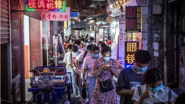 2022年4月28日，广州市民排队做核酸检测（图片来源：STR/AFP via Getty Images）