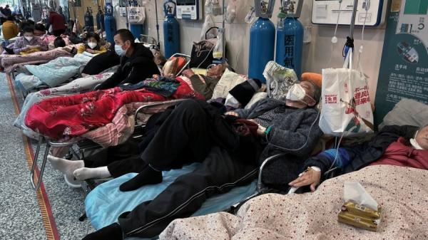 2023年1月12日上海一家医院中庭区都住满了COVID-19患者。(图片来源:Getty Images)