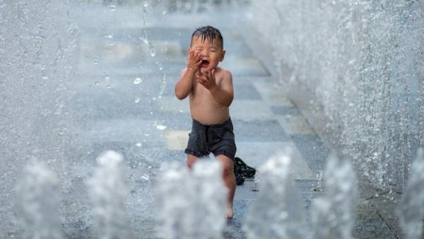 今年盛夏不仅早早报到，且上海达到100年来5月最高气温，36.1摄氏度。（图片来源：Kevin Frayer/Getty Images）