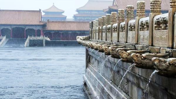 600年不淹的紫禁城也淹水了,风水师认为这是大凶之兆,代表王朝不稳。(图片来源:微博截图)