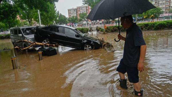 7月31日北京门头沟洪水后街道部分惨景。（图片来源：Getty Images）