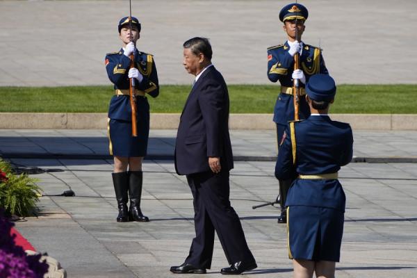 2023年9月30日，习近平出席在北京天安门广场举行的纪念中国第十个烈士节的仪式上。